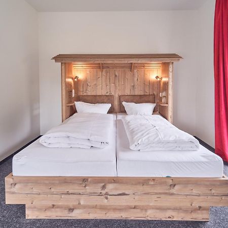 Hotel Am Interpark Großmehring Extérieur photo