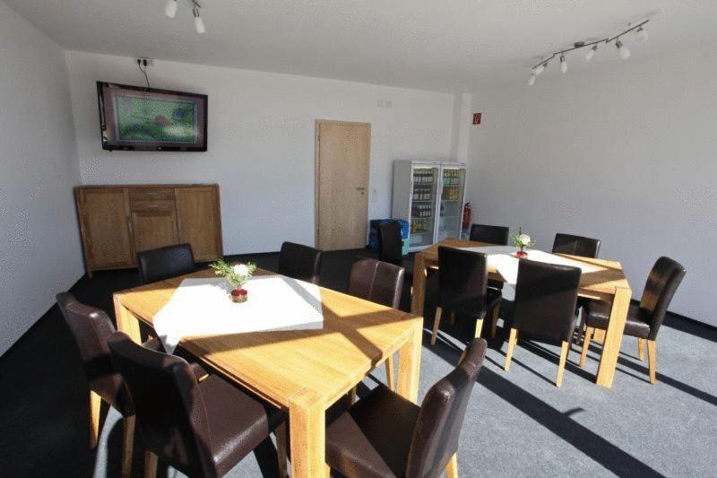 Hotel Am Interpark Großmehring Extérieur photo